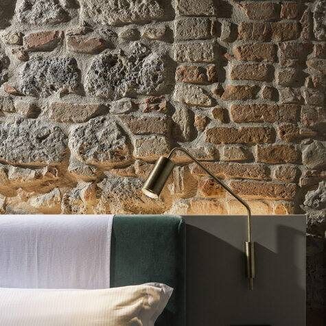 SER VECCHI, Junior Suite. 
The suite, overlooking the church and the village, is named after Ser Vecchi (Mr Vecchi), who promoted the construction of the bell tower and the renovation of the church.
Check Availability via link in BIO 🖋
 #tuscanygram #wineresort #italiandesign #boutiquehotel #goodvibes